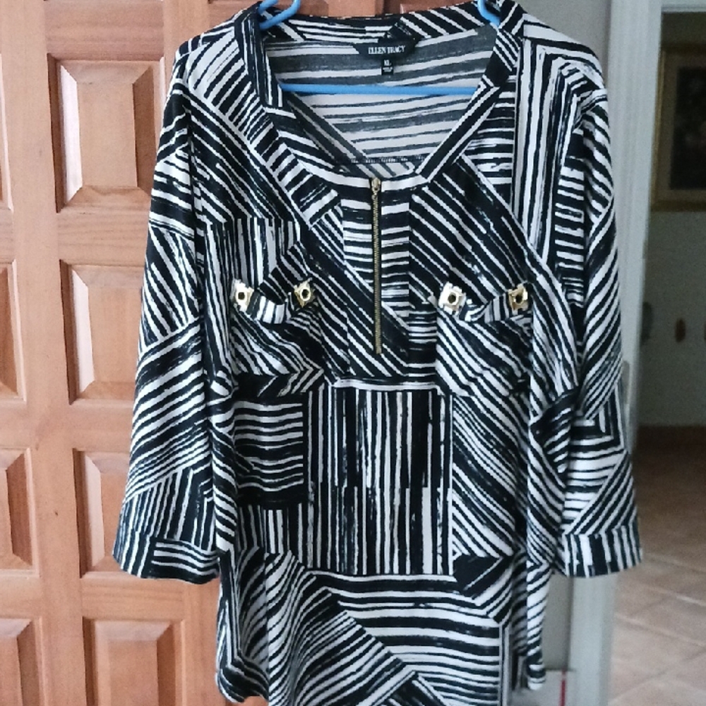 Ellen Tracy Black and White Graphic Tunic Blouse, XL